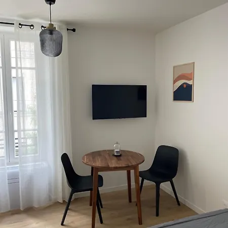 Porte De Paris 아파트호텔 몽트루즈